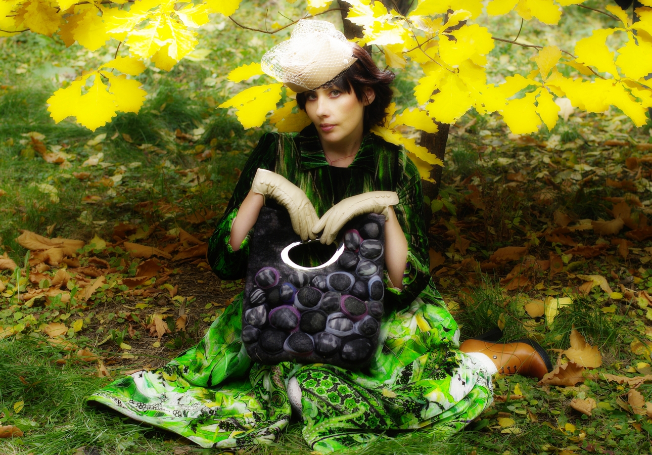Фото для каталога дизайнера Марины Дмитриевой. На фото: одежда, шляпки и сумочки авторского дизайна Марины Дмитриевой.